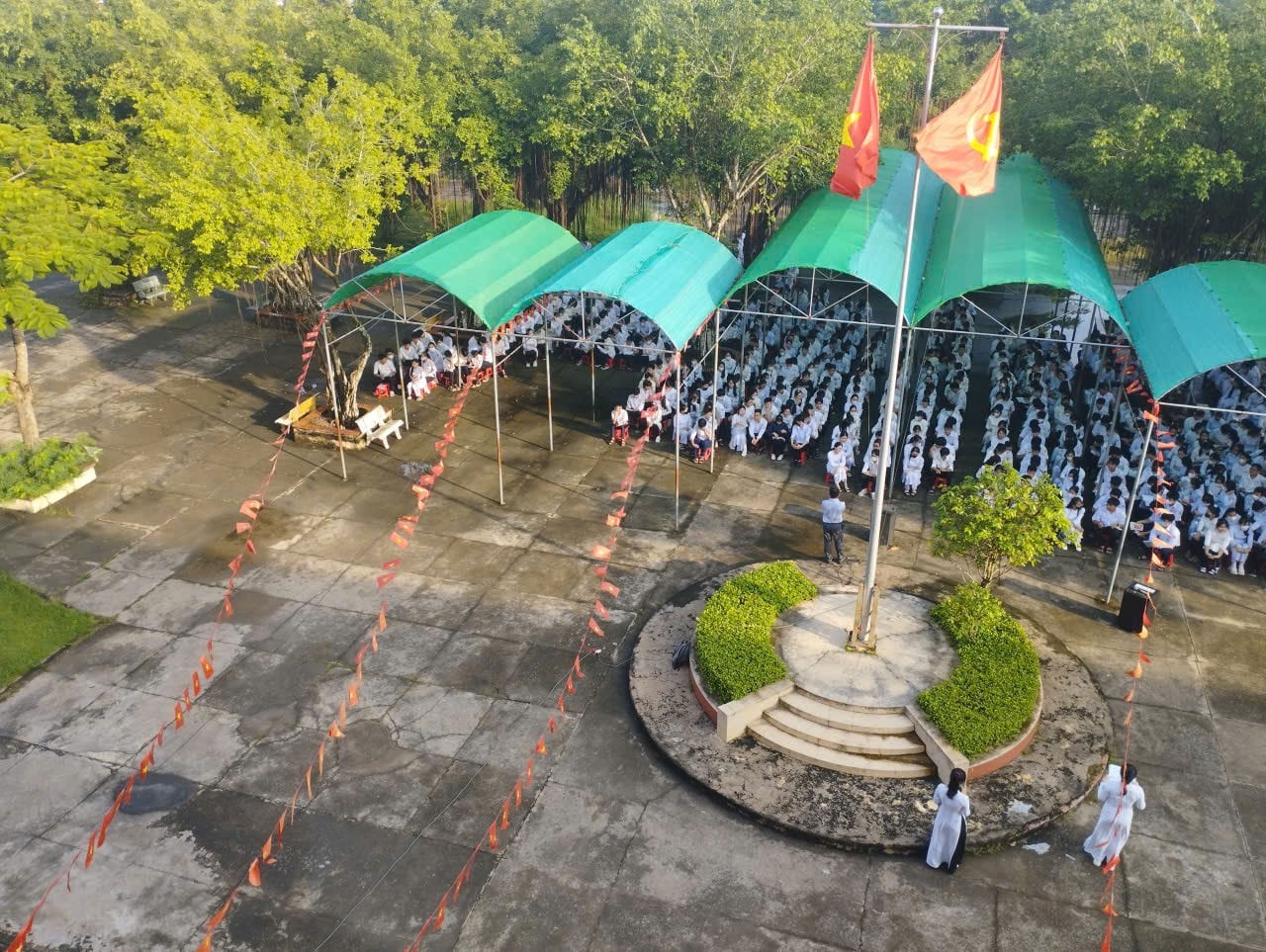 HOẠT ĐỘNG TRẢI NGHIỆM – “XÂY DỰNG QUAN ĐIỂM SỐNG: SỐNG TÍCH CỰC, SỐNG CÓ GIÁ TRỊ”