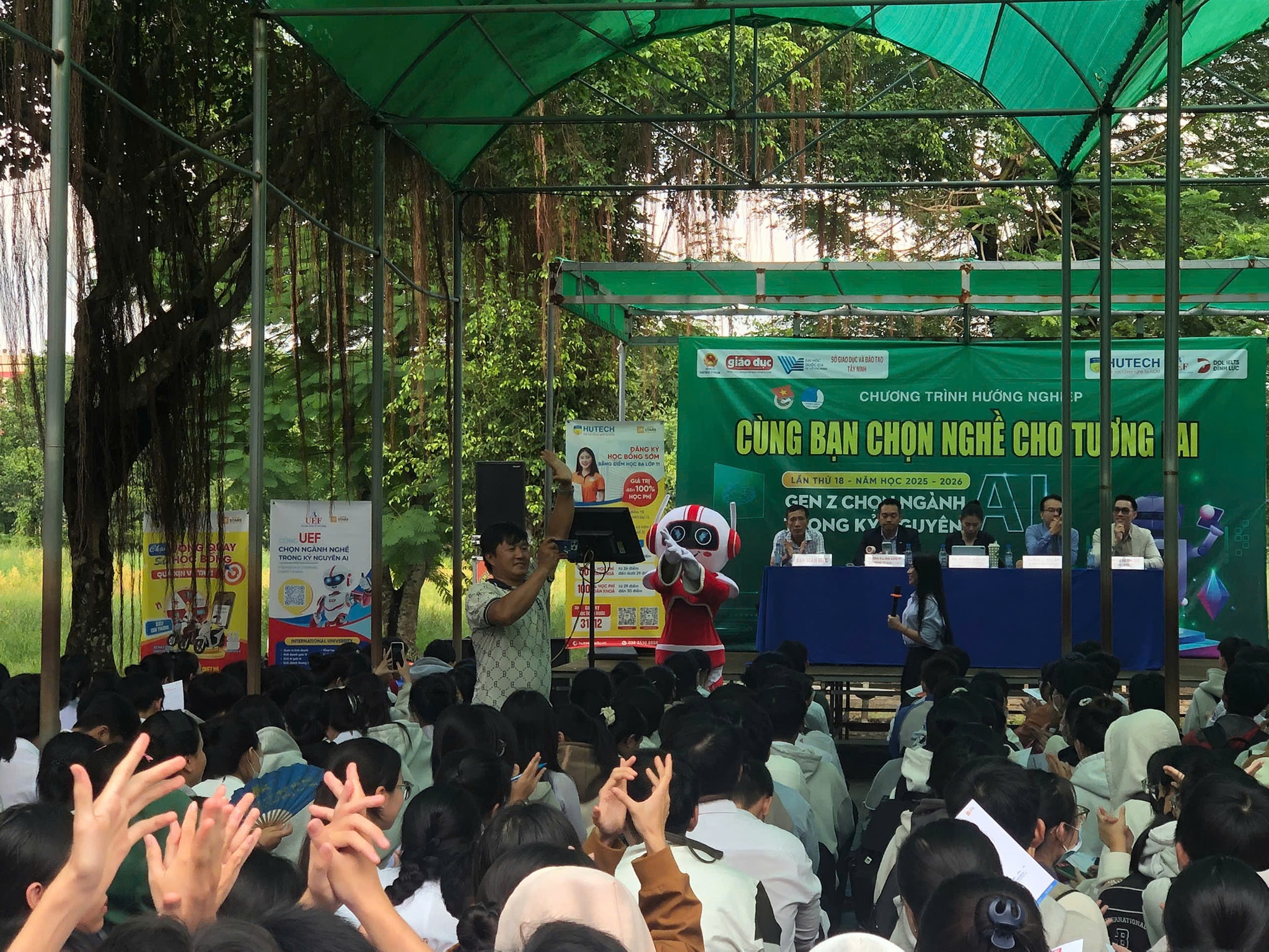 HƯỚNG NGHIỆP – CÙNG BẠN CHỌN NGHỀ CHO TƯƠNG LAI