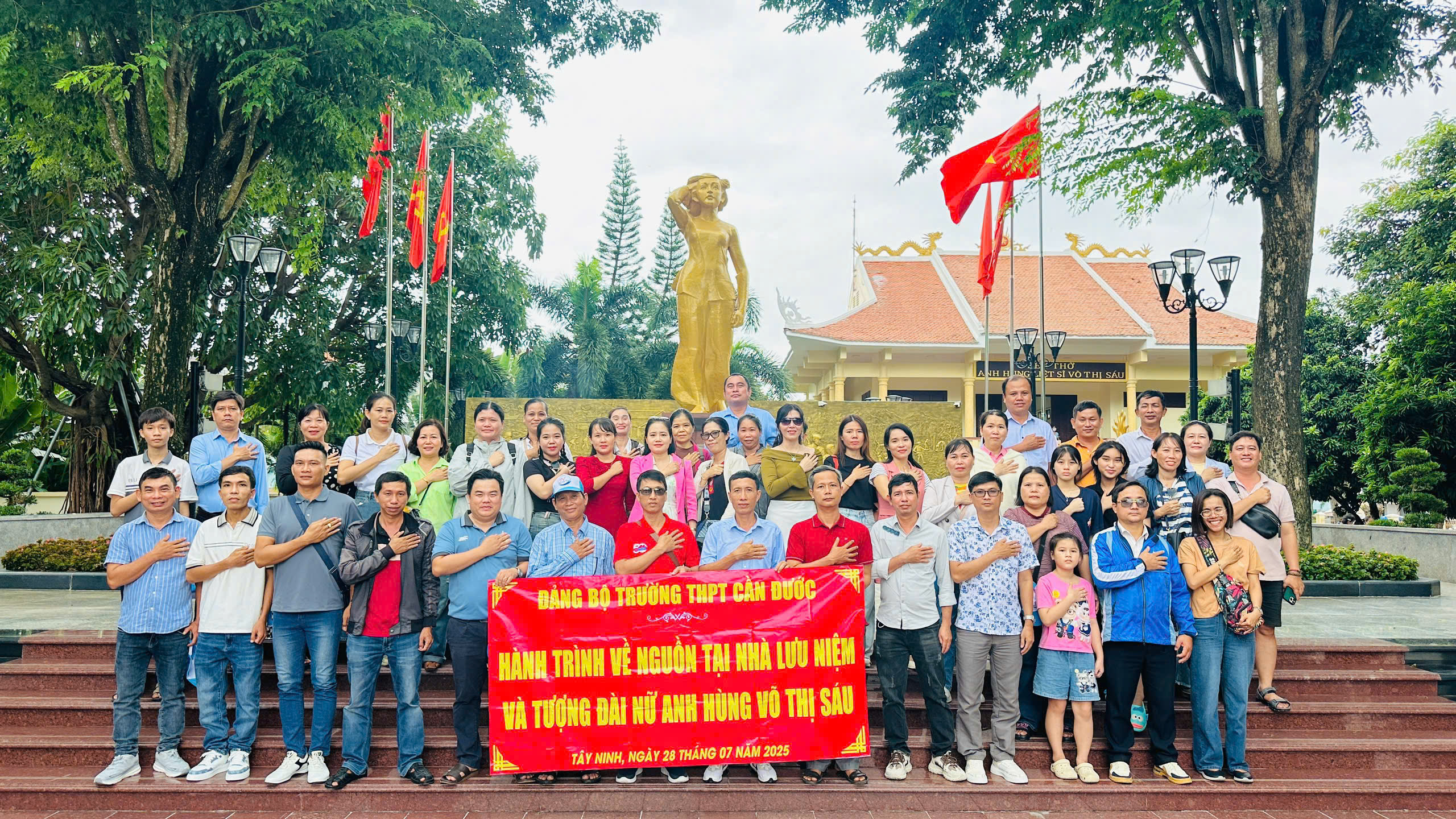 ĐẢNG UỶ TRƯỜNG THPT CẦN ĐƯỚC SINH HOẠT CHUYÊN ĐỀ THÁNG 7/2025