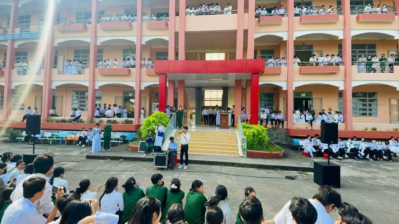 🌻HOẠT ĐÔNG TRẢI NGHIỆM: “GIỮ GÌN TRUYỀN THỐNG NHÀ TRƯỜNG – PHÁT TRIỂN MỐI QUAN HỆ VỚI THẦY CÔ VÀ BẠN BÈ”🌻