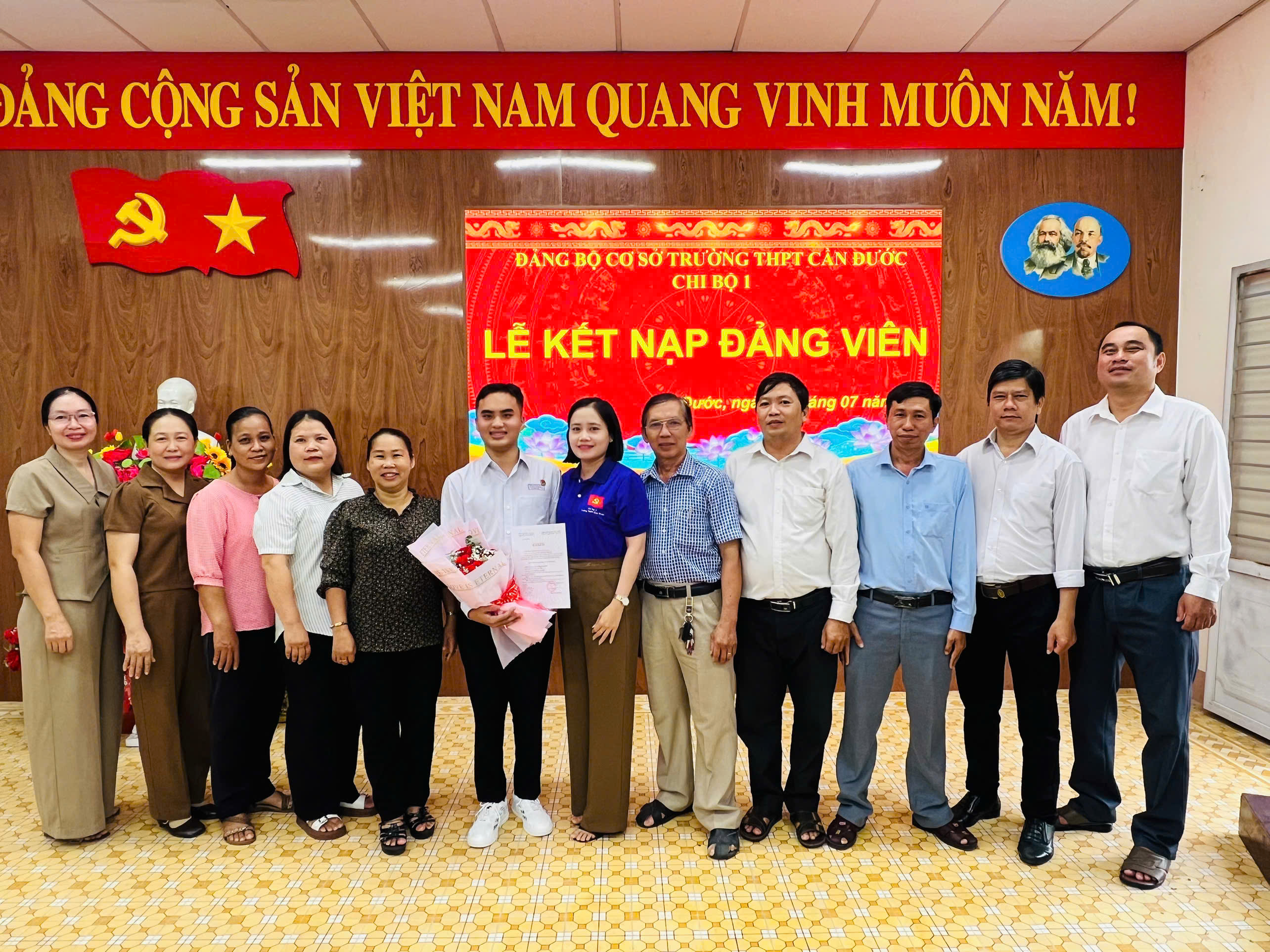 LỄ KẾT NẠP ĐẢNG VIÊN